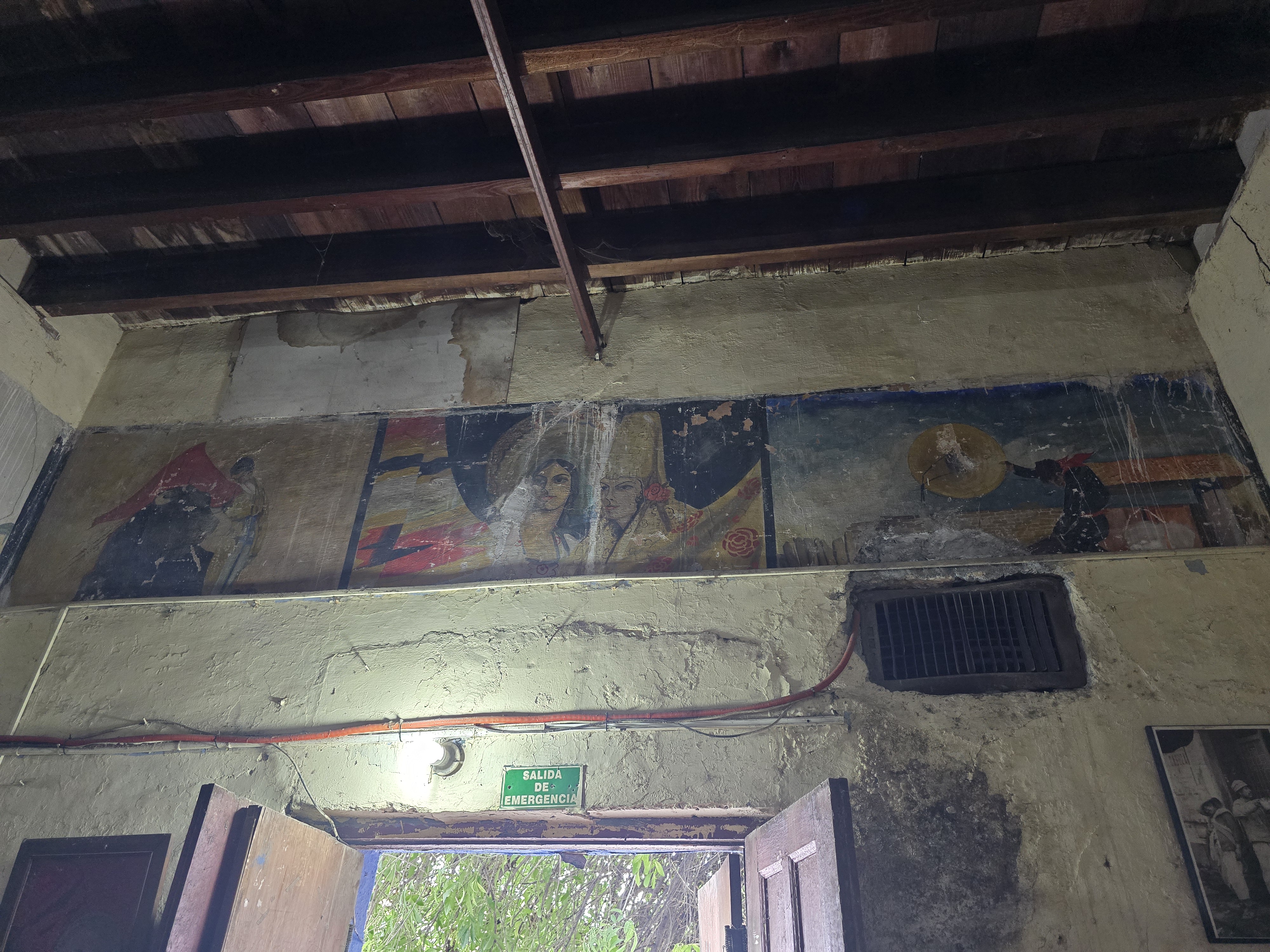 Tour El lado O-culto de Monterrey: Cantinas, Mercado y Misticismo