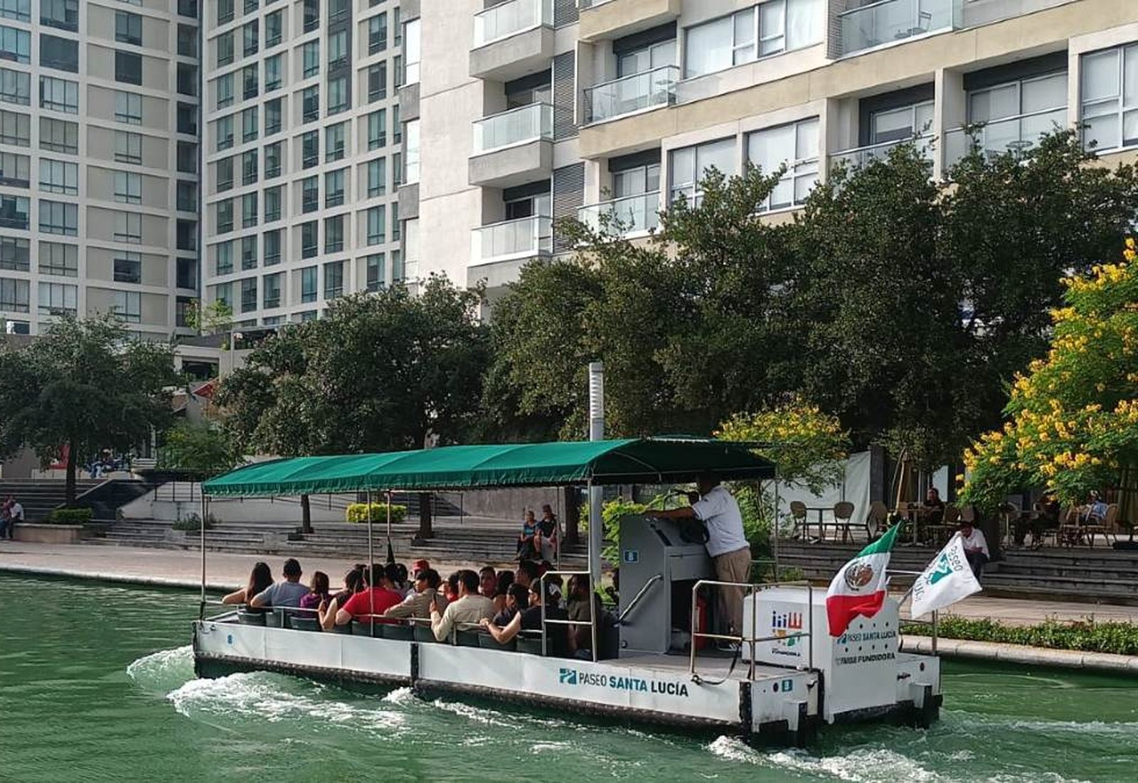 Paseo en lancha Santa Lucía – Monterrey