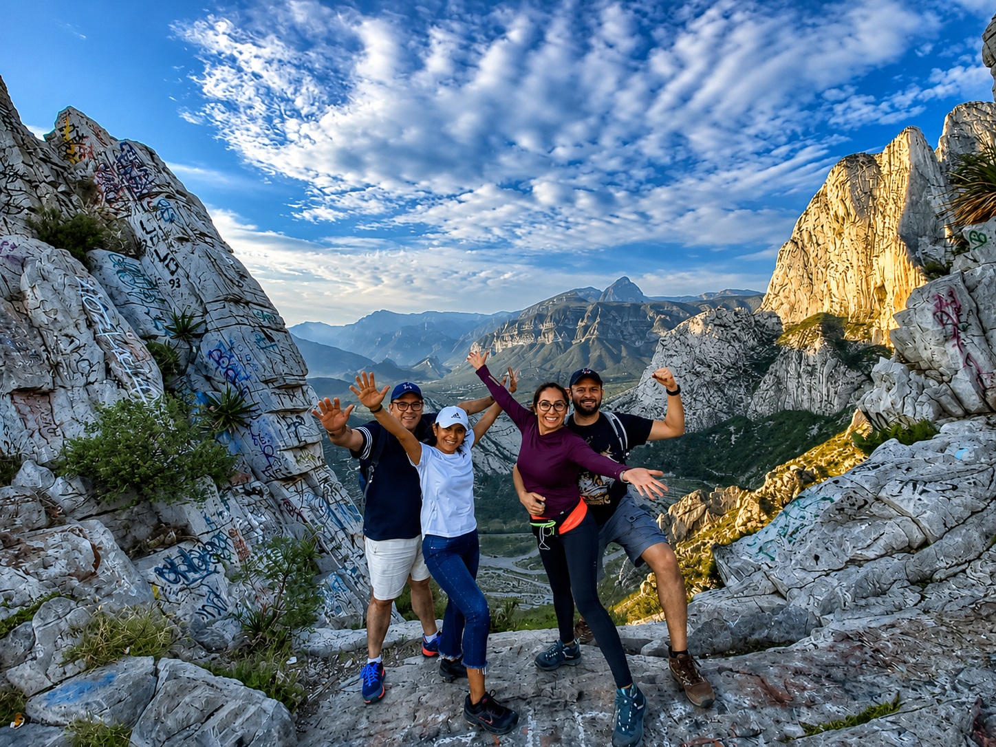 Grupo en sendero accesible de La Huasteca