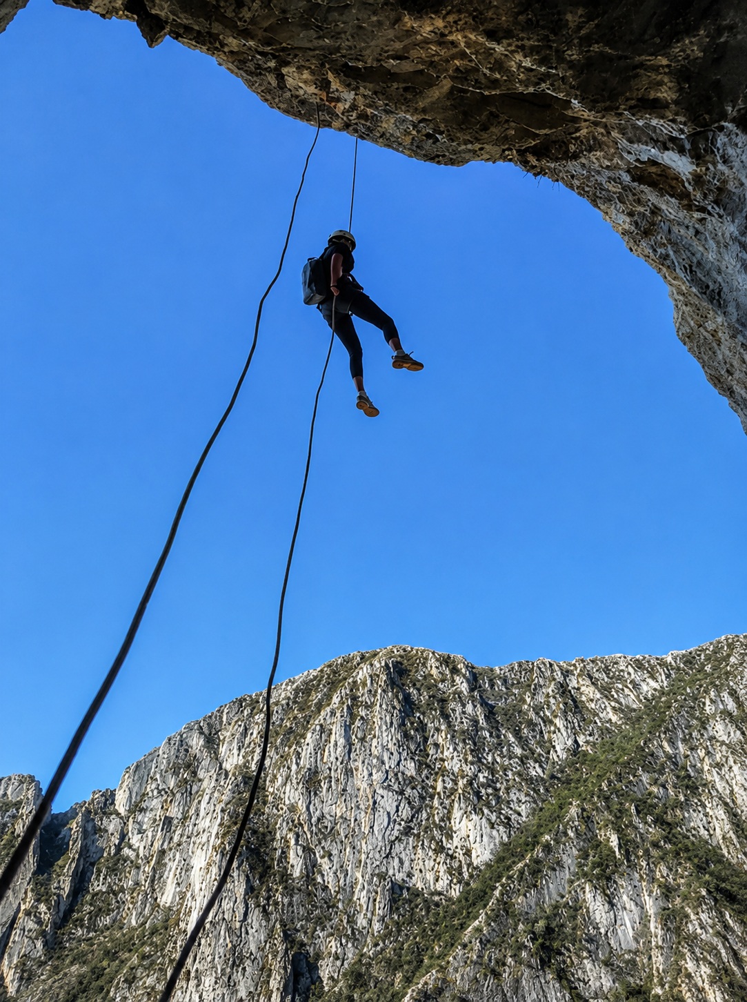 Rápel en La Huasteca con guía certificado
